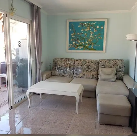 Penthouse Ar Okeana Skatu アパート アロナ