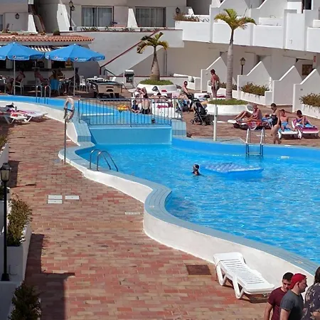 Penthouse Ar Okeana Skatu アパート アロナ