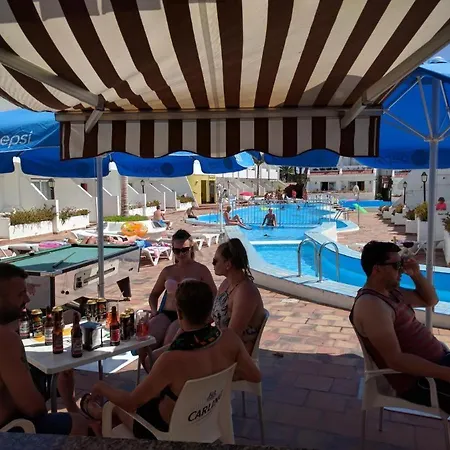 Penthouse Ar Okeana Skatu アパート アロナ