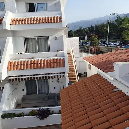 Penthouse Ar Okeana Skatu アパート アロナ