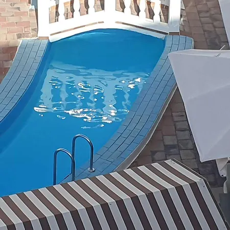 Penthouse Ar Okeana Skatu アパート アロナ